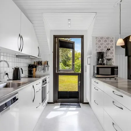 Emiljan - From The Sea By Interhome Hals