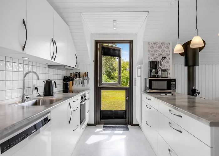 Emiljan - From The Sea By Interhome Hals